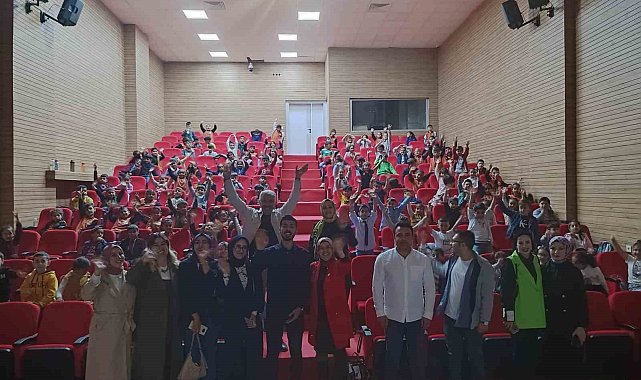 Özalp'ta minik öğrenciler sinema ile buluştu