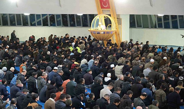 Ramazan ayının son cuması kılındı