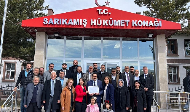 Sarıkamış Belediye Başkanı Kılıç, mazbatasını aldı