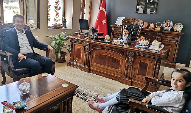 Sarıkamış’ta makam koltuğu öğrencilere devredildi