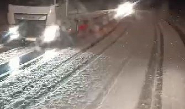 Tendürek Geçidi'nde ulaşıma kar engeli