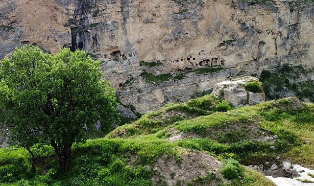 Tunceli'de Urartu mağaralarının bilinmeyenlerini halk hafızası yaşatıyor