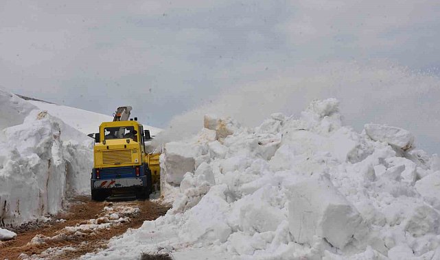 Turizm cenneti Nemrut Krater Gölü'nün yolu açılıyor