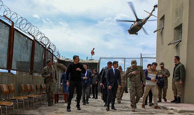 Vali Ali Çelik, sınır hattındaki üs bölgelerinde incelemelerde bulundu