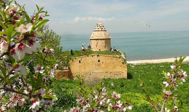 Van Gölü'nün incisi Çarpanak Adası'nın göz kamaştıran güzelliği