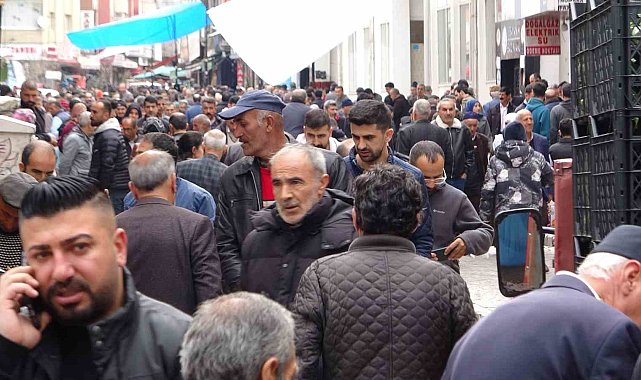 Van'da bayram alışverişinde son gün yoğunluğu