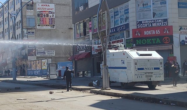 Van'da izinsiz gösterilere polis müdahale ediyor