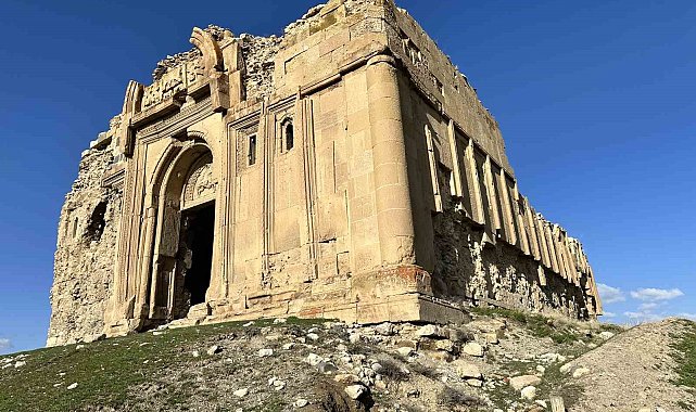 Van'ın bin 700 yıllık kilisesi ziyaretçilerini bekliyor