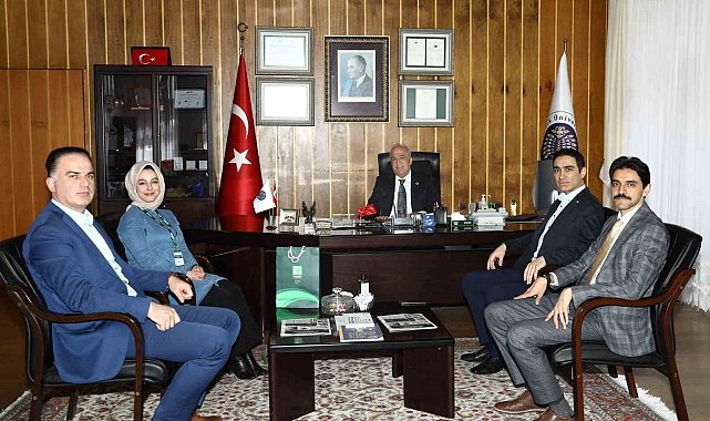 Yeşilay ve Kızılay'dan Rektör Çomaklı'ya ziyaret