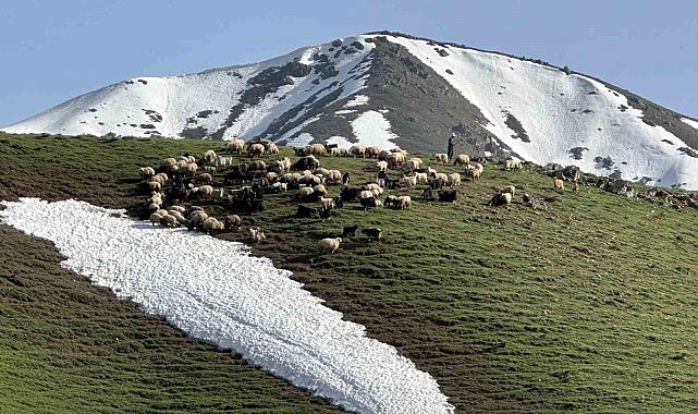 Yüksekova'da 2 mevsim bir arada