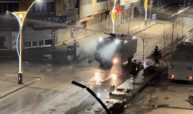 Yüksekova'da izinsiz yürüyüşe polis müdahalesi
