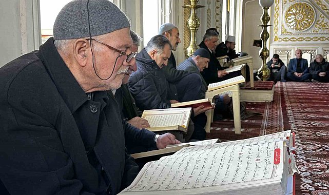 Yüksekova'da mukabele geleneği yaşatılıyor