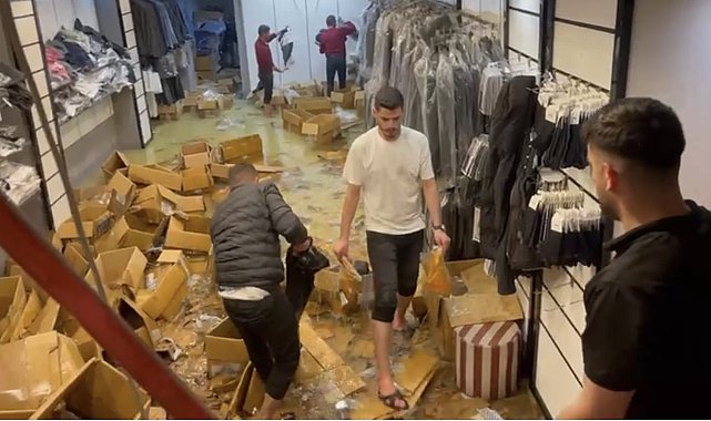 Yüksekova'da sağanak etkili oldu, bir iş yeri sular altına kaldı