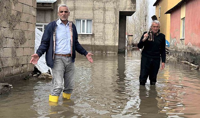 Yüksekova'da sağanak yağışta evler sular altında kaldı