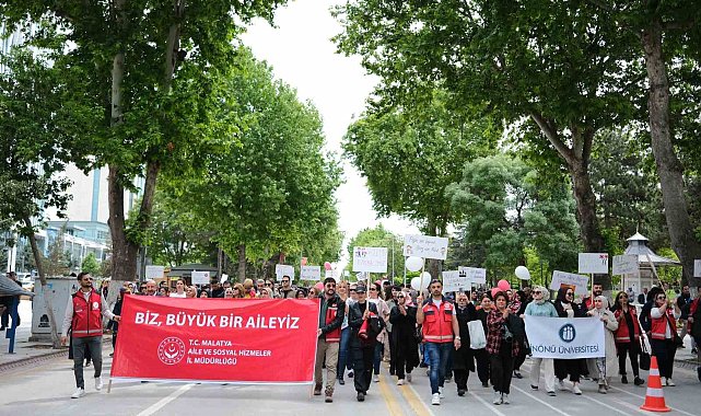 'Ailemiz İstikbalimiz' temalı kortej yürüyüşü gerçekleştirildi
