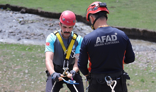 AFAD, "100 bin arama kurtarma personeli" hedefiyle Kars'ta gönüllü yetiştiriyor