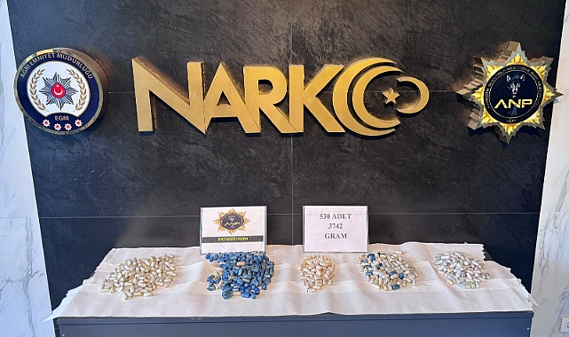 Ağrı'da yakalanan 5 zanlının midesinden 3 kilo 742 gram uyuşturucu çıktı