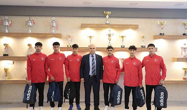 Ağrı Spor Lisesi atletizm takımı, Dünya Şampiyonası'na uğurlandı