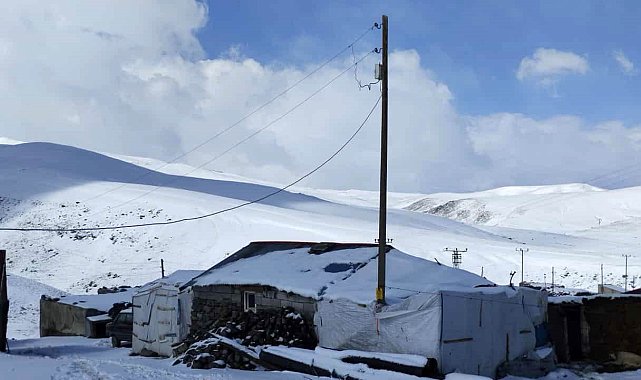 Ağrı'da kar yağışı köylüleri şaşırttı: "Batıda tatil, bizde kar"