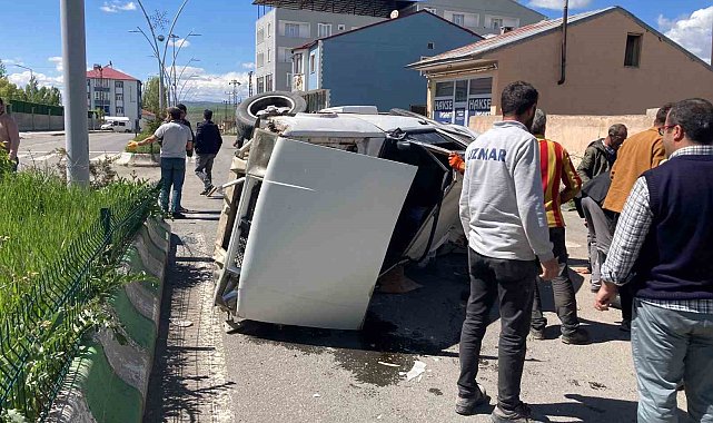 Ağrı'da kontrolden çıkan araç takla attı, o anlar kamerada