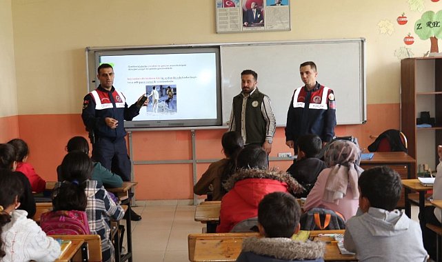 Ağrı'da öğrencilere doğa ve hayvan sevgisi anlatıldı