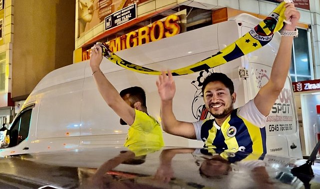 Ağrı'da şampiyonluk kutlamasına Fenerbahçeliler bayraklarıyla katıldı