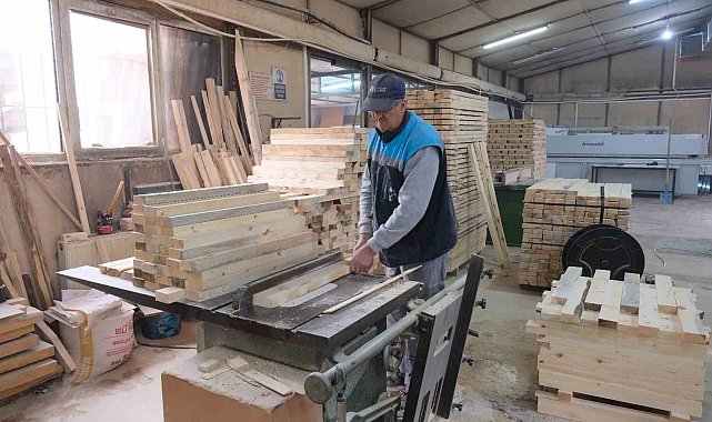 Ahşap İmalat Atölyesi kent mobilyaları üretimine devam ediyor