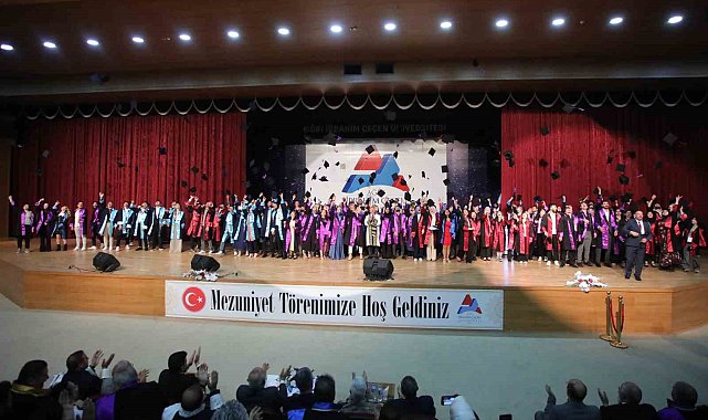 AİÇÜ'de mezuniyet coşkusu