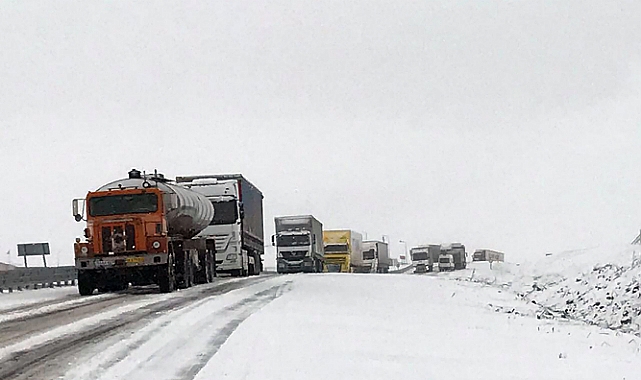 Ardahan-Posof kara yolunda kar ulaşımı aksattı