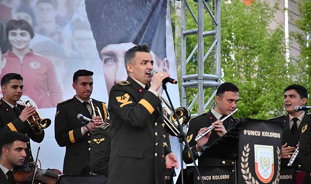 Ardahan'da askeri bandoya yoğun ilgi