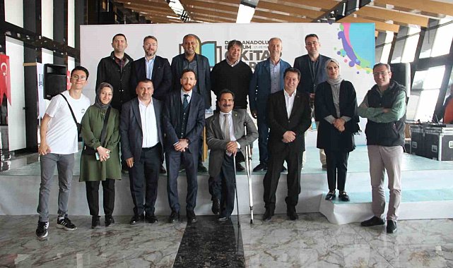 Ayhan Türkez ve Nihat Kılıçoğulları Kitap Fuarı'nda sevenleriyle buluştu