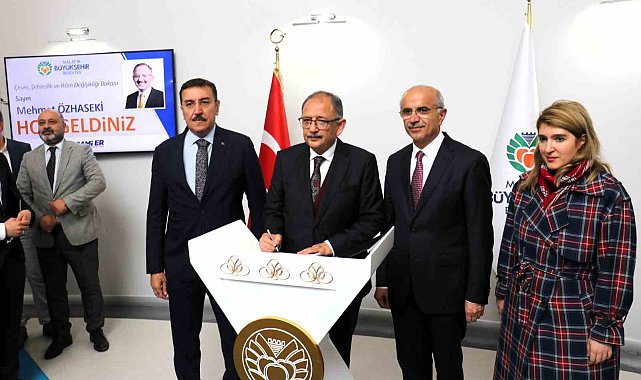 Bakan Özhaseki: "Seçim biter geçim başlar. Şimdi iş başında koşturma vakti"