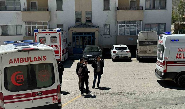 Başkale'de askeri araç kaza yaptı: 11 yaralı
