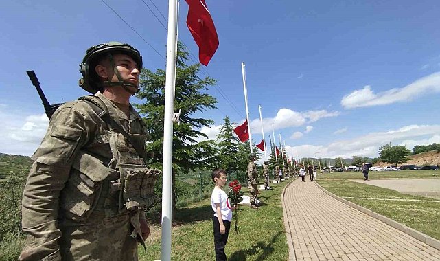 Bingöl'de 31 yıl önce şehit edilen 33 er anıldı