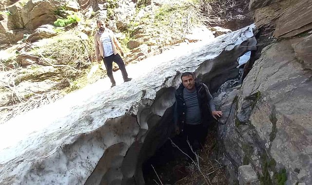 Bitlis'in kar tünelleri buzdan mağaraları andırıyor