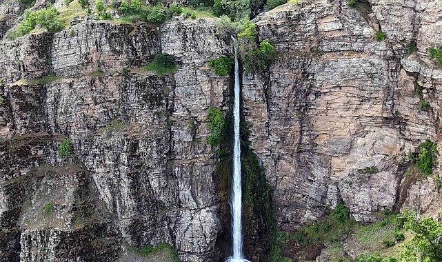 Bitlis'teki Gümüşkanat Şelalesi havadan görüntülendi