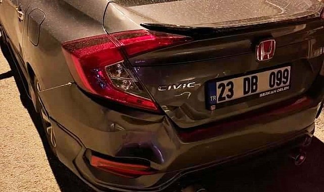 Çocuğu ile bindiği elektrikli bisikletle park halindeki araca çarptı