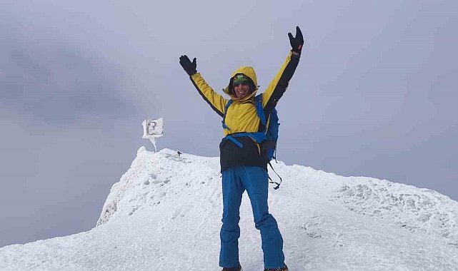 Dağcılar eksi 37 derecede Ağrı Dağı zirvesinde
