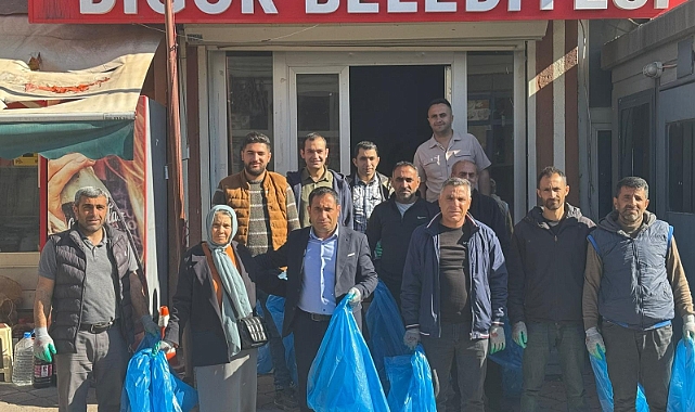 Digor Belediye eş başkanları ilçede çöp temizliği yaptı