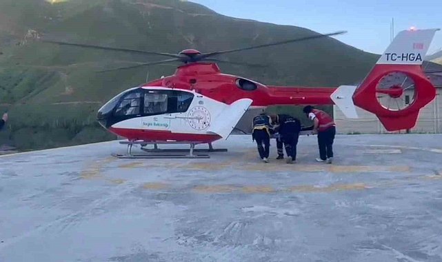 Doğumdan sonra rahatsızlanan kadın için ambulans helikopter havalandı