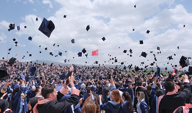 EBYÜ'de mezuniyet coşkusu