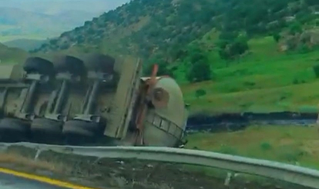Elazığ'da asfalt yüklü tanker devrildi: 1 yaralı