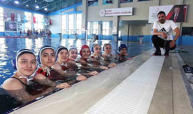 Elazığ Gençlik ve Spor Kulübü sutopu takımı, altyapı yetenekleriyle zirvede