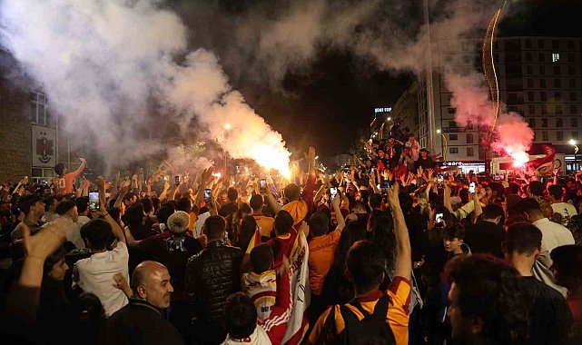 Elazığ'da Galatasaray taraftarlarının şampiyonluk coşkusu