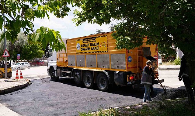 Elazığ'da yollar asfalt yama robotu ile onarılıyor