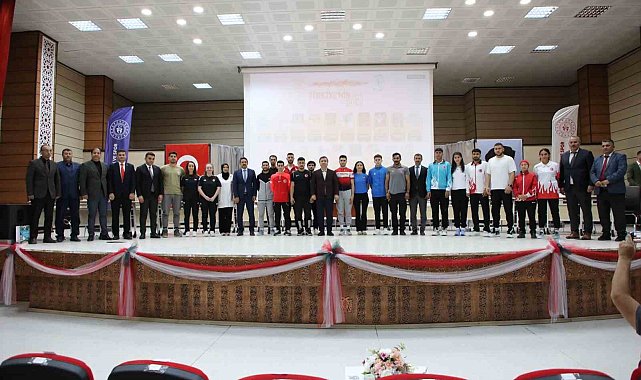 Erzincan'da "19 Mayıs'ta 19 Başarılı Genç" isimli söyleşi programı düzenlendi