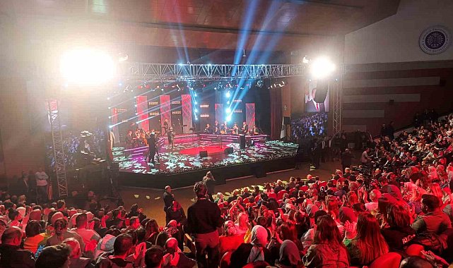 Erzurum'da 'TRT Sanatçıları Şehir Konserleri' programına yoğun ilgi