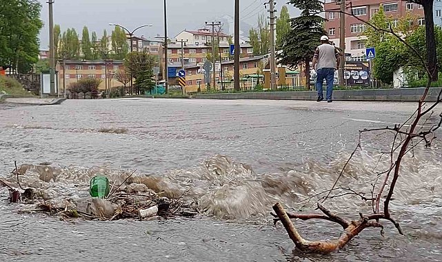 Erzurum'da yağmur etkili oldu