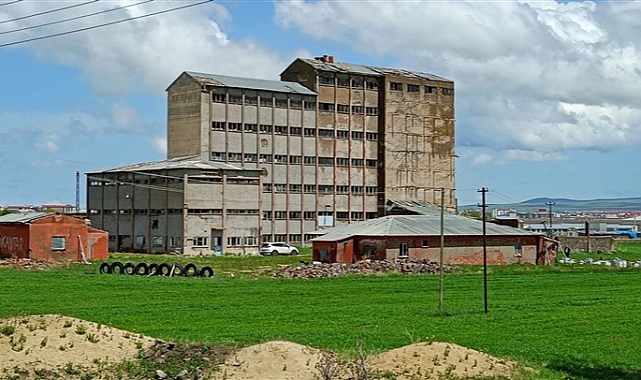 Eski un fabrikaları 27 yıldır çürüyor