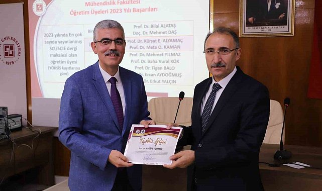 FÜ'de akademisyenler ödüllendirildi